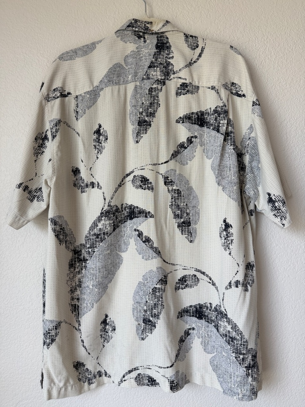 Tommy Bahama Silk Hawaiian Shirt Cream Leaf Print Camp Button Down L - Picture 2 of 14